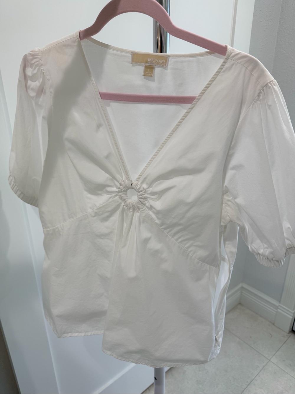MICHAEL Michael Kors White Ring Detail V-Neck Top Size L